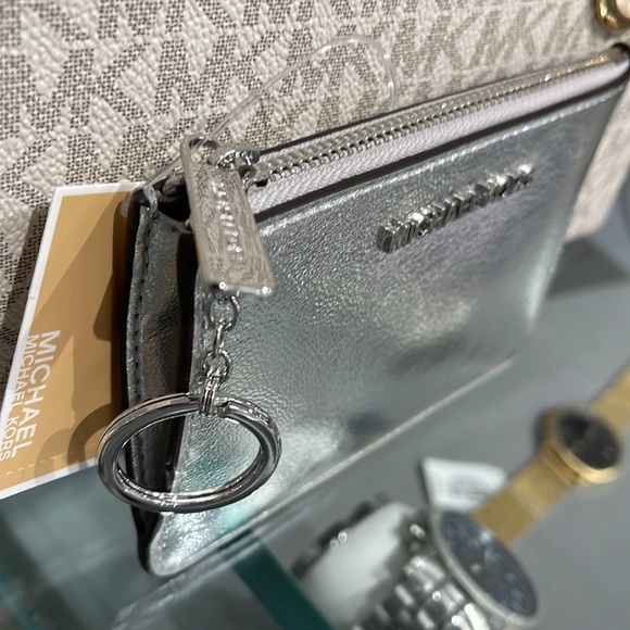 MICHAEL KORS
Jet Set Travel Small Top Zip Coin Pouch With ID
Silver 
NWT - Picture 3 of 16